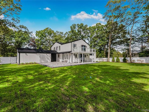 15 Southwick Court, Plainview NY 11803
