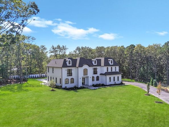 19 Carman Road, Dix Hills NY 11746
