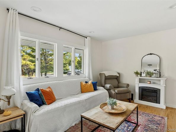 19 Partridge Lane, East Setauket NY 11733