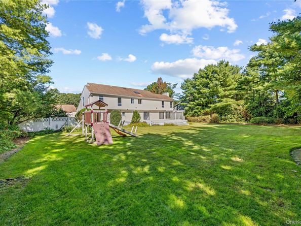 6 Clearmeadow Lane, Woodbury NY 11797
