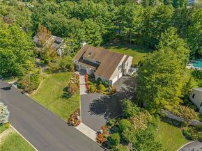 6 Clearmeadow Lane, Woodbury NY 11797