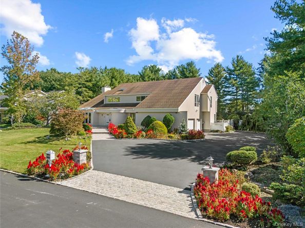 6 Clearmeadow Lane, Woodbury NY 11797