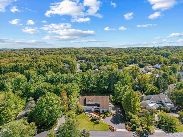 6 Clearmeadow Lane, Woodbury NY 11797