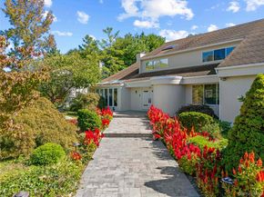 6 Clearmeadow Lane, Woodbury NY 11797