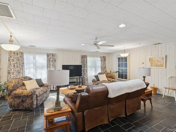 16 Primrose Lane, Aquebogue NY 11931