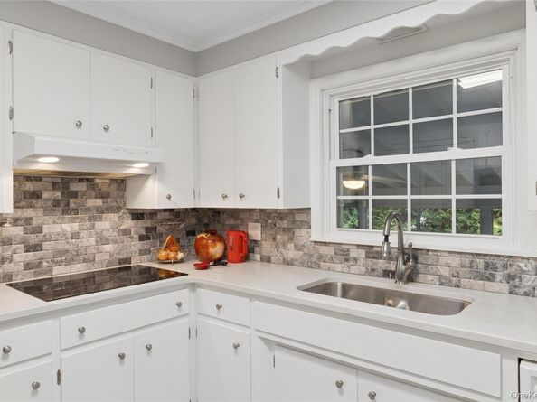 16 Primrose Lane, Aquebogue NY 11931
