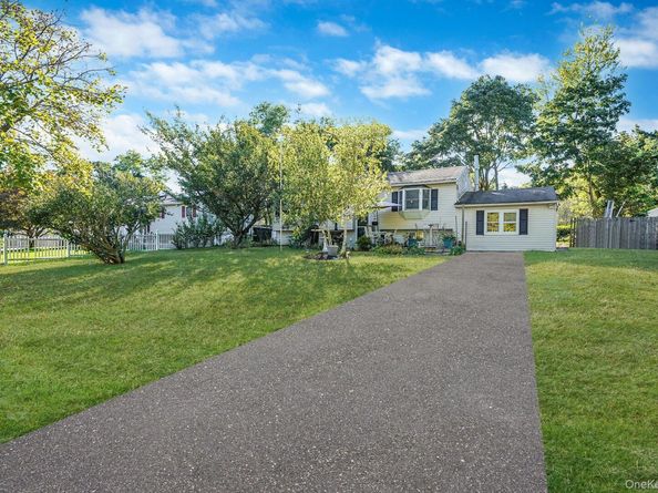 2812 Sipp Avenue, Medford NY 11763