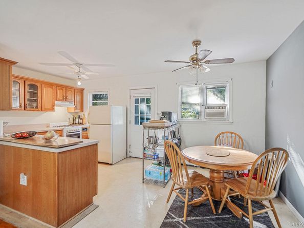 2812 Sipp Avenue, Medford NY 11763