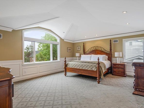 11 Fishermans Drive, Port Washington NY 11050