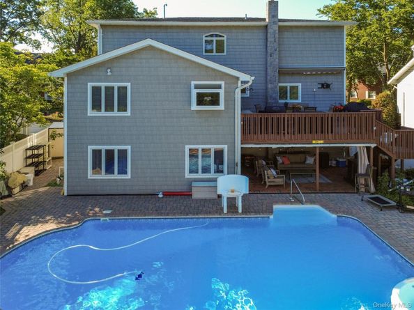 11 Fishermans Drive, Port Washington NY 11050
