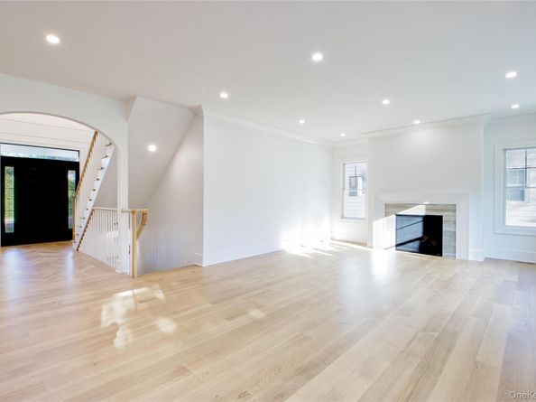 225 Brixton Road, Garden City NY 11530