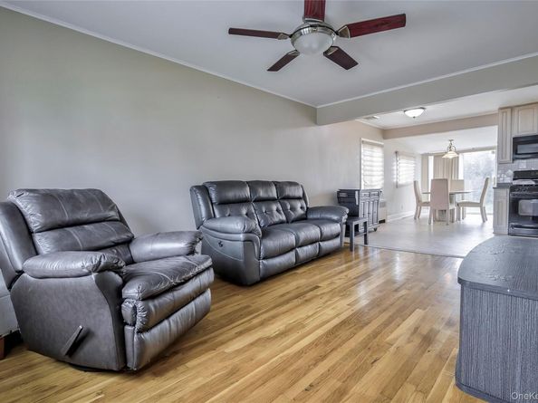 11 Jamaica Ave, Plainview NY 11803
