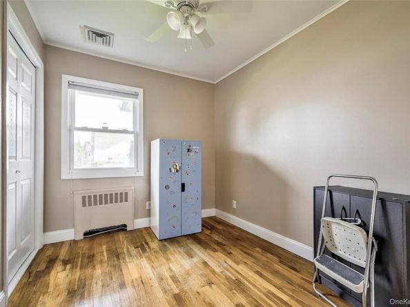 11 Jamaica Ave, Plainview NY 11803
