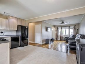 11 Jamaica Ave, Plainview NY 11803