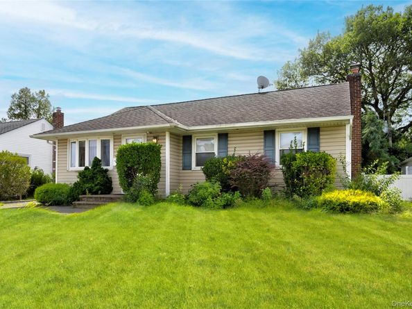 11 Jamaica Ave, Plainview NY 11803