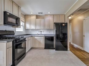 11 Jamaica Ave, Plainview NY 11803
