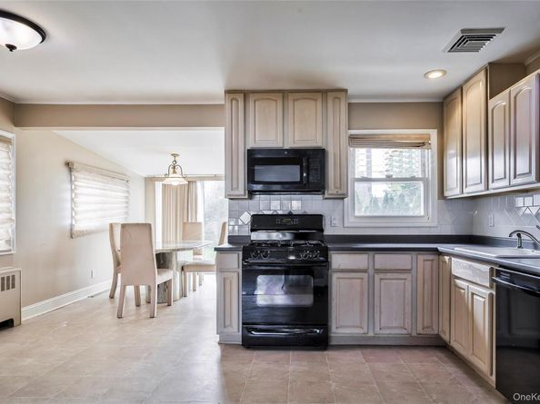 11 Jamaica Ave, Plainview NY 11803