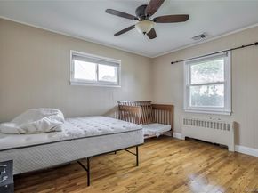 11 Jamaica Ave, Plainview NY 11803