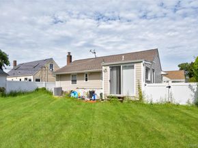 11 Jamaica Ave, Plainview NY 11803