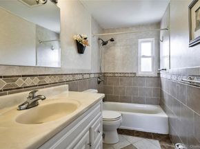 11 Jamaica Ave, Plainview NY 11803