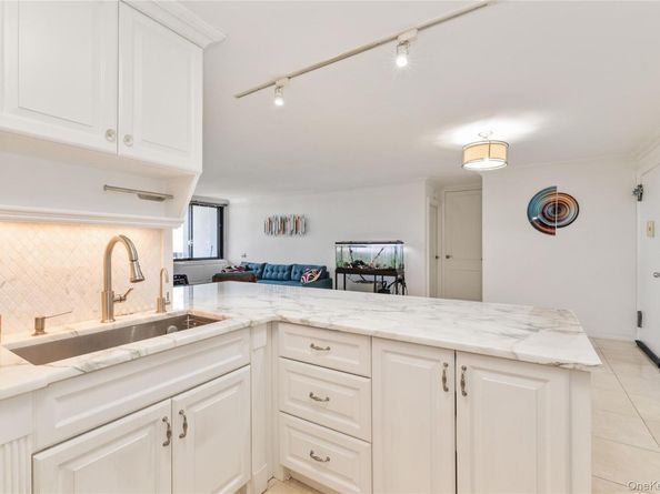 2 Bay Club Drive 17P, Bayside NY 11360