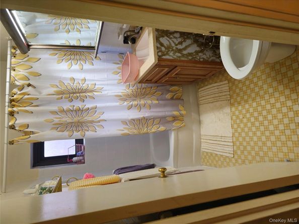 87-10 204 B61, Hollis NY 11427