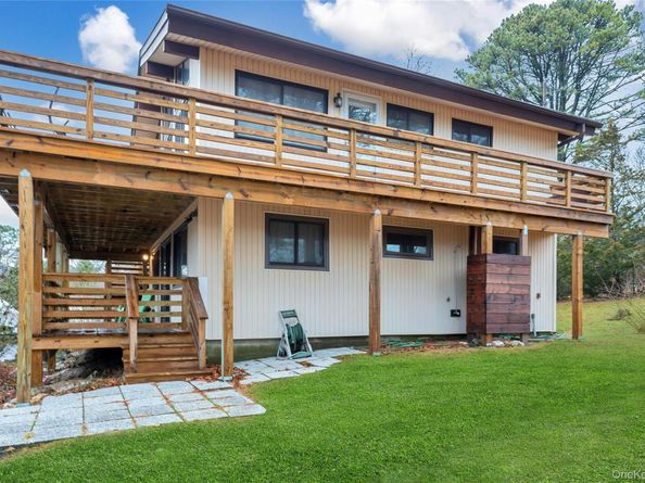 5 Victoria Drive, Hampton Bays NY 11946