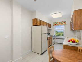 60 Pinewood Avenue 1B, Hartsdale NY 10530