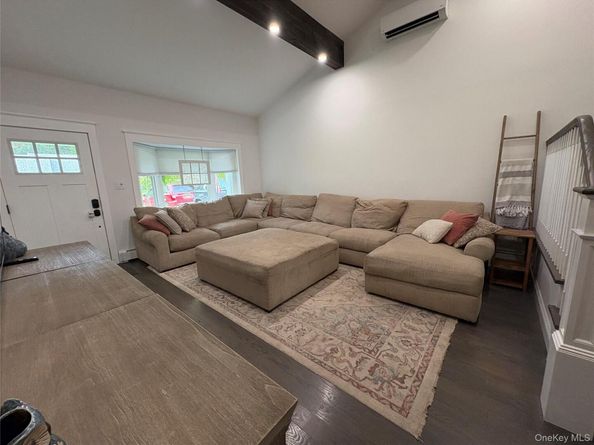 9 Sugarbush Lane, Coram NY 11727