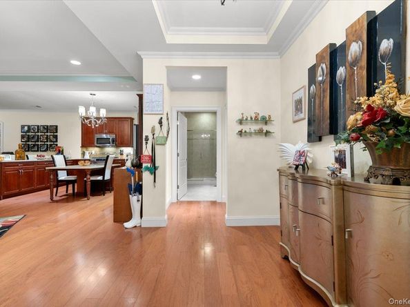 365 Trotting Lane, Westbury NY 11590