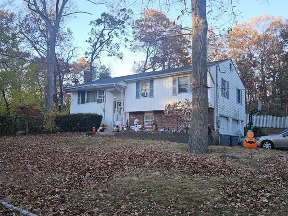 42 Noahs Path, Rocky Point NY 11778