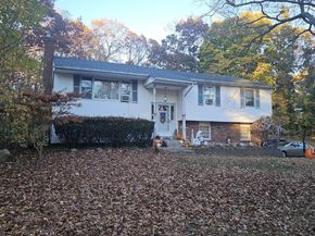 42 Noahs Path, Rocky Point NY 11778