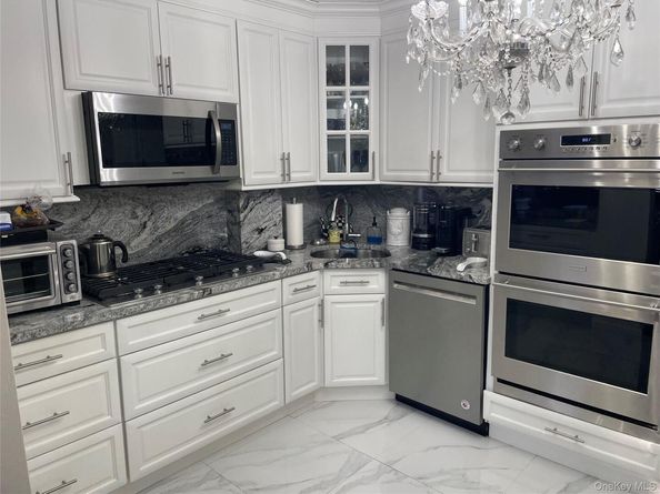 27 Birch Lane, Valley Stream NY 11581