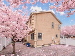 88 Elmwood Street, Plainview NY 11803