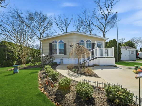 1661 Old Country Road 62, Riverhead NY 11901