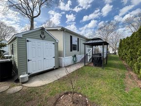 1661 Old Country Road 62, Riverhead NY 11901