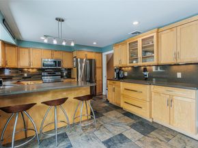 10 Irvinlee Place, East Northport NY 11731