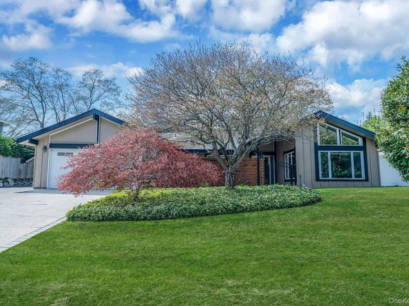 12 Oakdale Avenue, Farmingville NY 11738