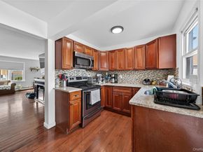 18 President Street, Freeport NY 11520