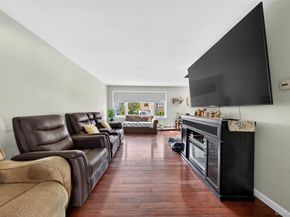 18 President Street, Freeport NY 11520