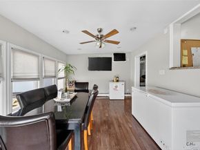 18 President Street, Freeport NY 11520
