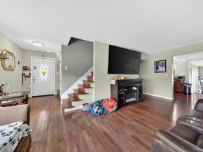18 President Street, Freeport NY 11520