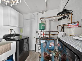 18 President Street, Freeport NY 11520