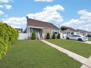 18 President Street, Freeport NY 11520