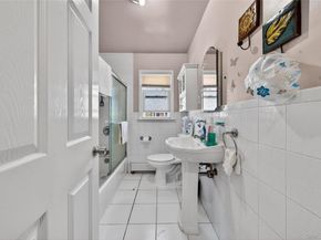 18 President Street, Freeport NY 11520