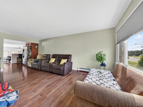 18 President Street, Freeport NY 11520