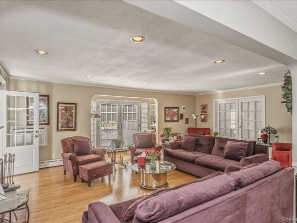 36 Roosevelt Place, Rockville Centre NY 11570