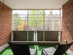 1 Kensington Gate 118, Great Neck NY 11021