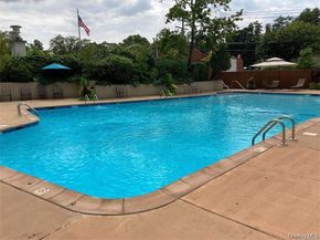1 Kensington Gate 118, Great Neck NY 11021