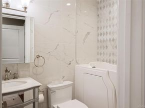 1 Kensington Gate 118, Great Neck NY 11021